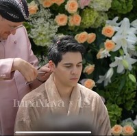 Seperti Luna, Maxime juga menjalani upacara potong rambut. Terlihat ayah Maxime sendiri yang memotong rambut sang anak. Foto: YouTube/TS Media