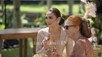 Potret Luna Maya dengan Riasan Paes Tipis