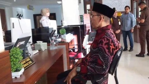 Mantan Gubernur Nusa Tenggara Barat (NTB) Tuan Guru Bajang (TGB) Muhammad Zainul Majdi kembali diperiksa penyidik Kejati NTB, Selasa (6/5/2025). (Foto: Dok. Humas Kejati NTB)