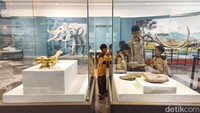 Pramono mengatakan langkah itu agar lebih banyak warga bisa belajar dan berkunjung di luar jam kerja.