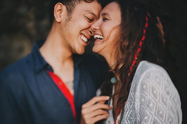 Nadine Chandrawinata dan Dimas Anggara menikah pada 7 Juli 2018. Dimas, yang merupakan penggemar Nadine, berusia lebih muda dua tahun darinya. Foto: Instagram @nadinelist/ @dimsanggara