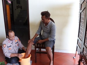 Polisi Pati Bantu Ratusan Korban Gigitan Ular Via Pengobatan Alternatif