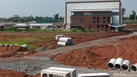 Berdasarkan pantauan detikcom di lokasi, Selasa (6/5/2025), proyek pembangunan stasiun KRL baru ini terletak di Kecamatan Pagedangan, Kabupaten Tangerang, Banten. Dengan berdirinya stasiun baru ini, warga sekitar BSD nantinya akan memiliki akses tambahan menggunakan layanan Commuter Line.