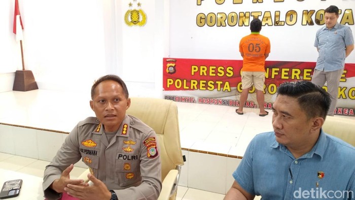 Polisi merilis penangkapan pria penikam debt collector di Gorontalo.
