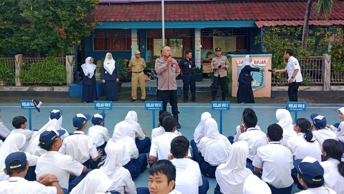 Polres Metro Jakarta Timur berikan penyuluhan bahaya tawuran ke siswa SMP (Dok.istimewa)