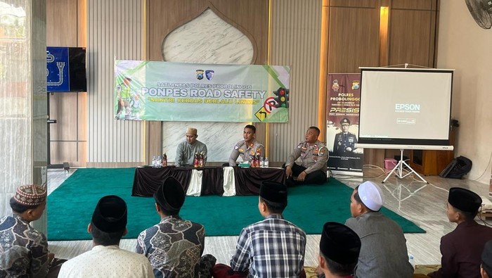 Polres Probolinggo goes to school