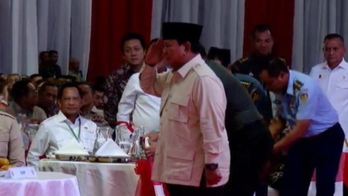 Presiden Prabowo beri hormat ke Try Sutrisno