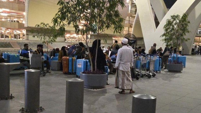 Puluhan WNI yang disinyalir akan berhaji tanpa menggunakan visa haji yang ditemukan Tim Pelindungan Jamaah (Linjam) KJRI Jeddah.