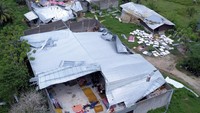 Sebanyak 104 rumah rusak di empat desa akibat terjangan angin kencang pada Senin (5/5).  