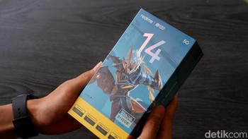 Realme 14 5G dikemas dalam cover khusus bernuansa game Honor of Kings. Foto: Adi Fida Rahman/detikINET