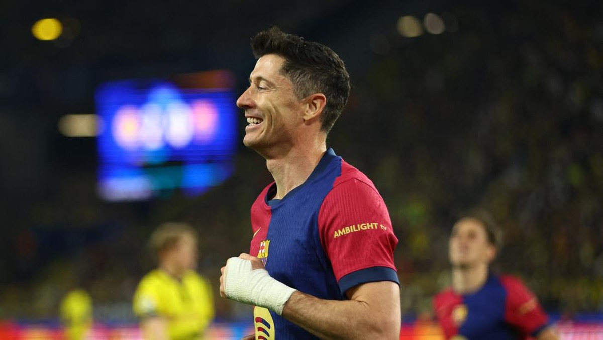 Penyerang Barcelona Robert Lewandowski bakal main lawan Inter Milan (REUTERS/Thilo Schmuelgen)