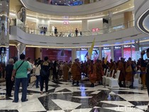 Tiba di Semarang, Rombongan Biksu Thudong Mampir Ngadem di Mal