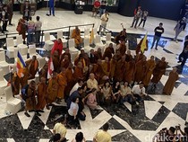 5 Fakta Biksu Thudong di Semarang, Ngadem di Mal-Wudu di Masjid