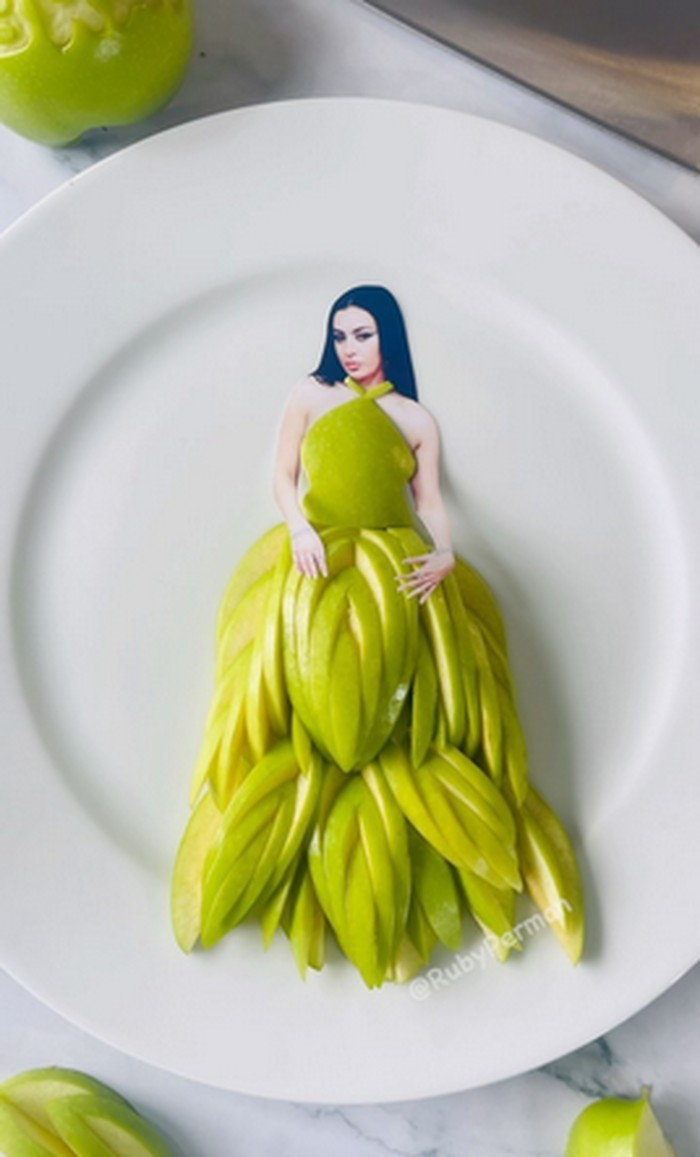 Ruby Perman Ruby Perman, seniman makanan membuat desain gaun dari bahan makanan