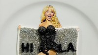Perman juga ada membuat desain gaun Sabrina Carpenter. Sang seniman menggunakan permen kapas hingga glitter edible. Foto: Instagram @rubyperman