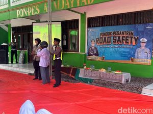 Satlantas Polresta Sidoarjo Sosialisasi Road Safety ke Santri