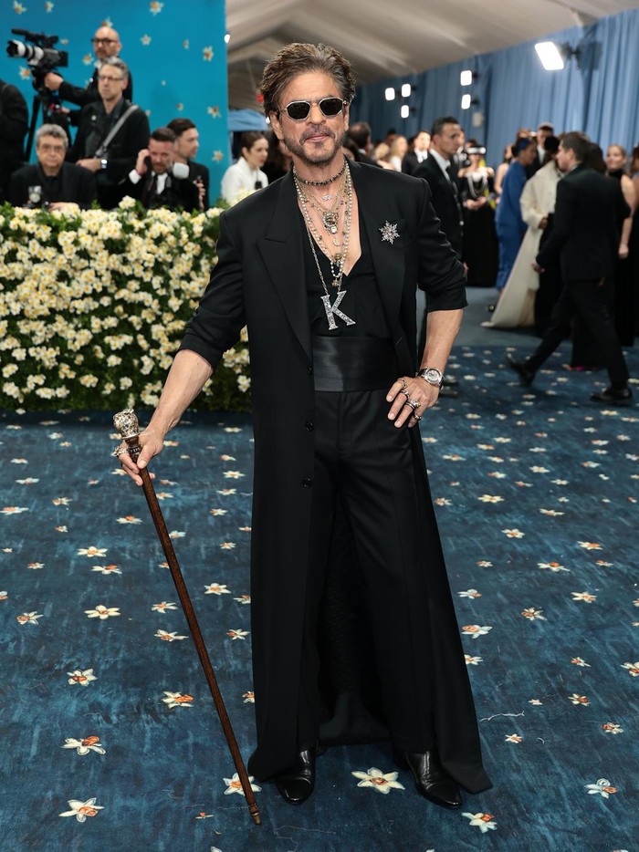 Shah Rukh Khan NEW YORK, NEW YORK - MAY 05: Shah Rukh Khan attends the 2025 Met Gala Celebrating Superfine: Tailoring Black Style at Metropolitan Museum of Art on May 05, 2025 in New York City. (Photo by Dimitrios Kambouris/Getty Images for The Met Museum/Vogue)
