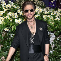 Kacau, Shah Rukh Khan Gak Dikenali di Met Gala 2025
