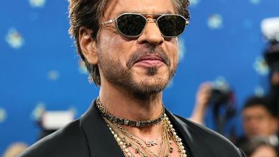 8 Karakter Ikonik Shah Rukh Khan: Kamu Suka Raj atau Rahul? 8 Karakter Ikonik Shah Rukh Khan: Kamu Suka Raj atau Rahul?