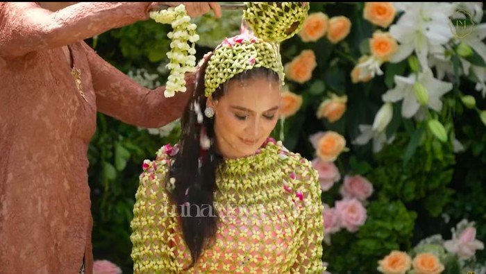 Siraman Luna Maya
