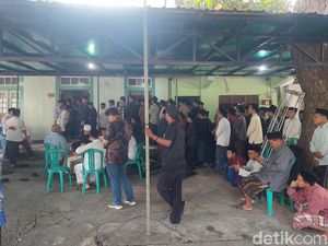 Dimyati Rois Anggota DPR Korban Laka Tol Pemalang Dimakamkan di Kendal