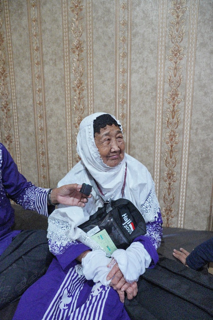 Supinah, tukang pijat bayi asal Gresik naik haji di usia 91 tahun