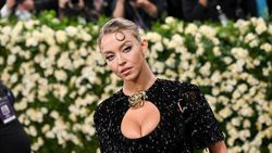 Sydney Sweeney Gak Cuma Seksi di Met Gala 2025, Ada Arti di Balik Penampilannya