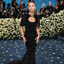 Sydney Sweeney dan Noah Centineo Dilirik Netflix untuk Gundam Live-Action