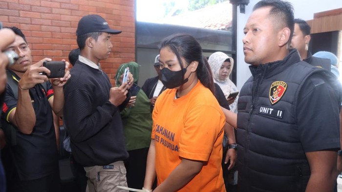 Tersangka penipuan modus kredit online Tersangka penipuan modus kredit online ratusan orang di Pasuruan