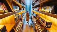 Kebijakan ini disambut baik oleh pengunjung, terutama kalangan pelajar dan mahasiswa yang membutuhkan tempat belajar setelah pulang sekolah atau bekerja. Mereka merasa terbantu dengan keberadaan perpustakaan yang buka hingga malam.  