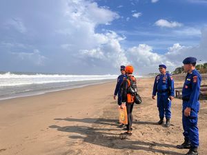 WN Yordania Hilang Terseret Arus di Pantai Batu Belig