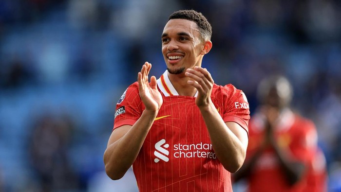 Soccer Football - Premier League - Leicester City v Liverpool - King Power Stadium, Leicester, Britain - April 20, 2025 Liverpools Trent Alexander-Arnold celebrates after the match Action Images via Reuters/Andrew Boyers EDITORIAL USE ONLY. NO USE WITH UNAUTHORIZED AUDIO, VIDEO, DATA, FIXTURE LISTS, CLUB/LEAGUE LOGOS OR LIVE SERVICES. ONLINE IN-MATCH USE LIMITED TO 120 IMAGES, NO VIDEO EMULATION. NO USE IN BETTING, GAMES OR SINGLE CLUB/LEAGUE/PLAYER PUBLICATIONS. PLEASE CONTACT YOUR ACCOUNT REPRESENTATIVE FOR FURTHER DETAILS..