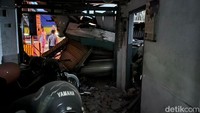 Berdasarkan informasi dari Unit Lantas Polsek Porong, tidak ada korban jiwa dalam insiden ini. Namun, kerugian materiil ditaksir mencapai Rp100 juta.