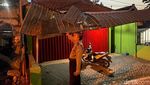 Dua Rumah Ringsek Ditabrak Truk di Sidoarjo