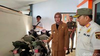 Dalam sidak itu, Wali Kota Vinanda Prameswati menyampaikan bahwa pelaksanaan apel pagi di Satpol PP sudah berjalan sesuai instruksi. Namun, saat berkeliling kantor, ia menemukan kondisi ruangan yang memprihatinkan.