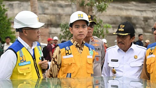 Wapres RI Gibran Rakabuming Raka saat melakukan peninjauan di Bendungan Mbay/Lambo, Kabupaten Nagekeo, NTT, Selasa (6/5/2025). (BPMI Sekretariat Wakil Presiden)