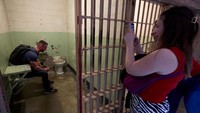 Namun, di awal Mei 2025, mantan Presiden Donald Trump menyatakan rencananya untuk membuka kembali Alcatraz sebagai penjara aktif. Ia menyebut penjara ini cocok untuk menampung “penjahat paling berbahaya” yang harus diisolasi dari masyarakat. Trump menyebut langkah ini sebagai bentuk penegakan “hukum dan ketertiban.”