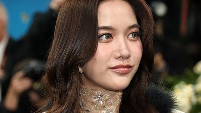 Potret Cantik Aktris Thailand yang Debut di Met Gala 2025, Artis Drama GL