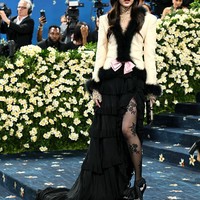 Met Gala 2025 diramaikan banyak bintang dunia. Thailand diwakili oleh aktris Freen yang dikenal lewat drama girls love bertajuk Gap: The Series. Foto: Getty Images/Jamie McCarthy