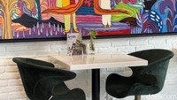 Adalah 2madison Art Cafe, kafe berkonsep galeri yang berlokasi di kawasan Kemang, Jakarta Selatan. Kafe bergaya Amerika ini punya nuansa serba putih. Foto: detikcom/Riska Fitria