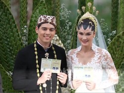 Luna Maya Cantik Manglingi Jadi Pengantin Yogyakarta, Maxime Pakai Blangkon