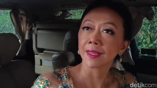 Arsi Welas saat menghadiri akad nikah Luna Maya dan Maxime Bouttier di Gianyar, Bali, Rabu (7/5/2025).