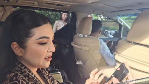 Ashanty saat tiba di lokasi akad nikah Luna Maya-Maxime Bouttier di Bali, Rabu (7/5/2025).