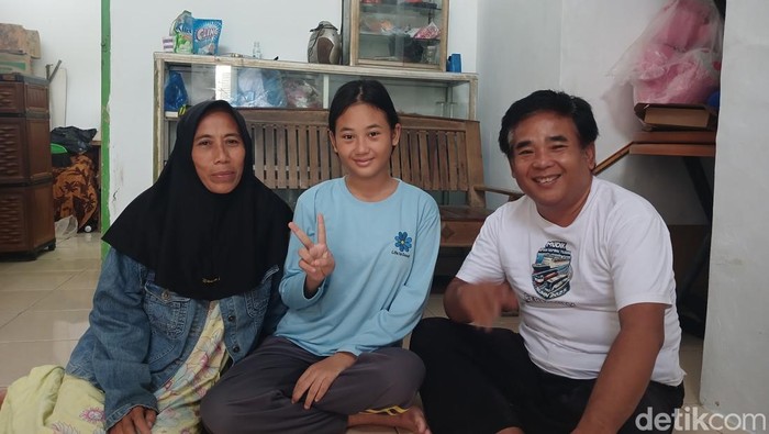 Aura Cinta saat ditemui di rumahnya.