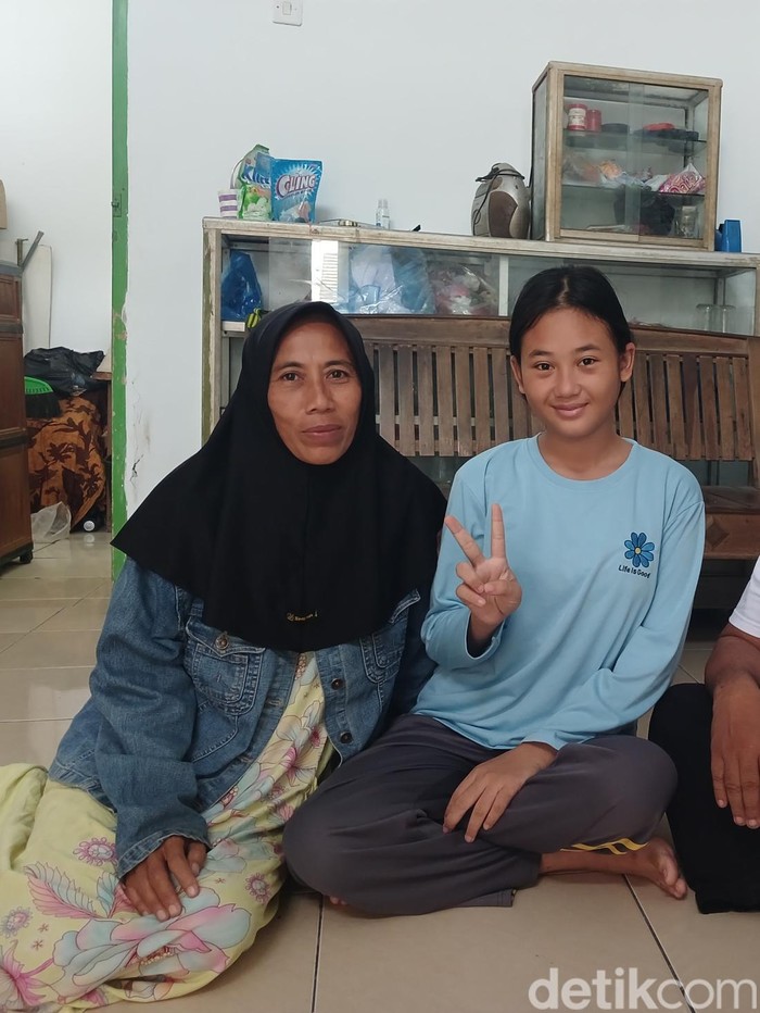 Aura Cinta Aura Cinta saat ditemui di rumahnya.