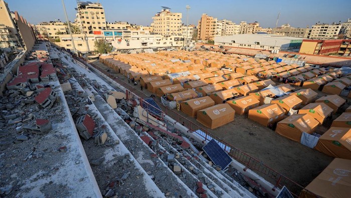 FILE PHOTO: Displaced Palestinians take shelter in a tent camp set up at Palestine Stadium, which was damaged during the Israeli offensive, in Gaza City, March 11, 2025. REUTERS/Dawoud Abu Alkas/File Photo