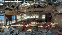 Dibuka pada tahun 1955, restoran Al Salam Abu Haseira adalah salah satu dari banyak restoran di sepanjang garis pantai Gaza yang menanggung bekas luka perang. Tepat di utara pelabuhan, restoran tepi laut tersebut rusak pada bulan pertama perang ketika rudal Israel menghantam gedung di dekatnya. Al Salam Restaurant/Handout via REUTERS