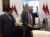 Momen Bill Gates Beri Hadiah Spesial untuk Bobby Kertanegara