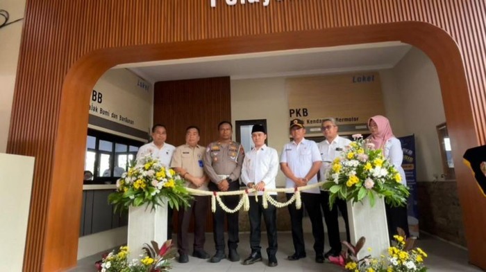 Bupati Mojokerto Muhammad Albarraa meresmikan Graha Sulpa Sthana untuk permudah bayar pajak