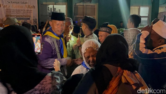 Calhaj Cianjur diberangkatkan